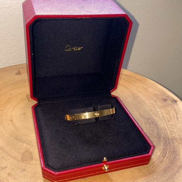 Cartier love cuff bracelet in yellow gold with one diamond - Picture 2 of 13
